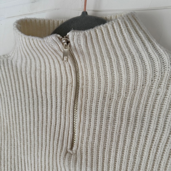 NWT! H&M | Ribbed Knit Zip Vest | One Size - Picture 5 of 6